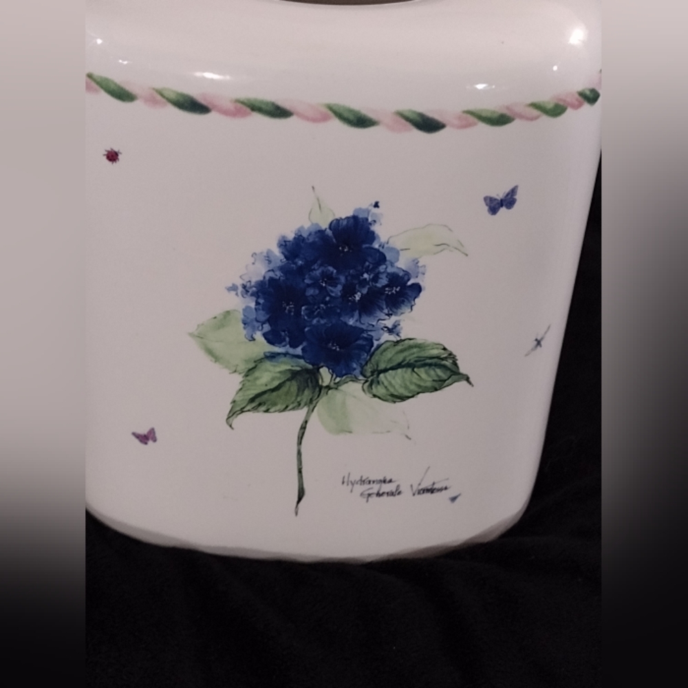 Tissue holder - Picture 4 of 11